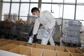 Елордалық мыңдаған балаға әлеуметтік көмек және маскалар тарату - фото 11