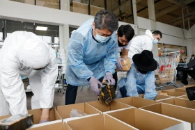 Елордалық мыңдаған балаға әлеуметтік көмек және маскалар тарату - фото 15