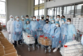 Елордалық мыңдаған балаға әлеуметтік көмек және маскалар тарату - фото 17