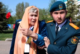 В День защитников Отечества в Астане чтили память у монумента Отан қорғаушылар - фото 9