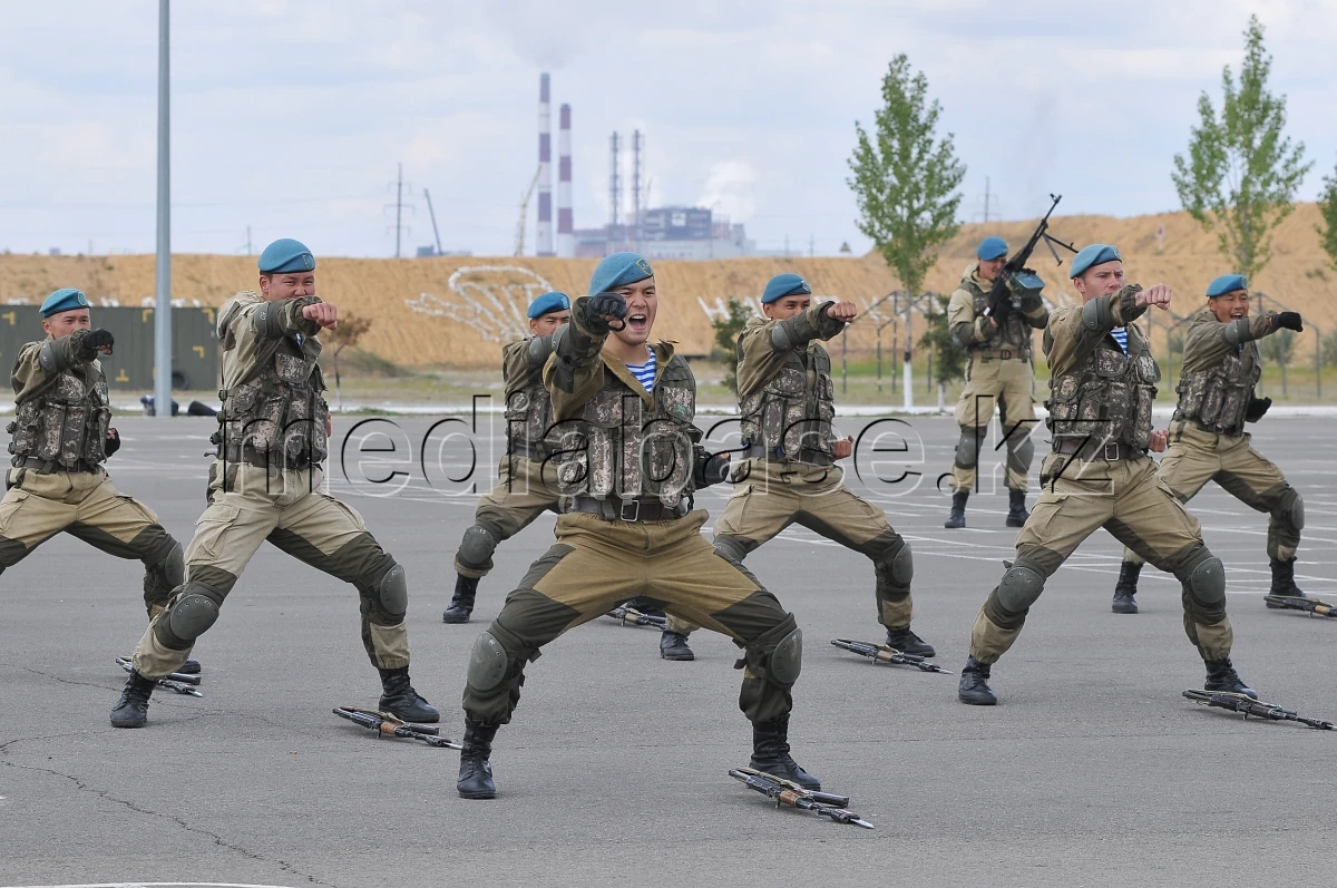 Қазақстан Республикасы Қорғаныс министрлігінің көрнекі сөздері - фото 1