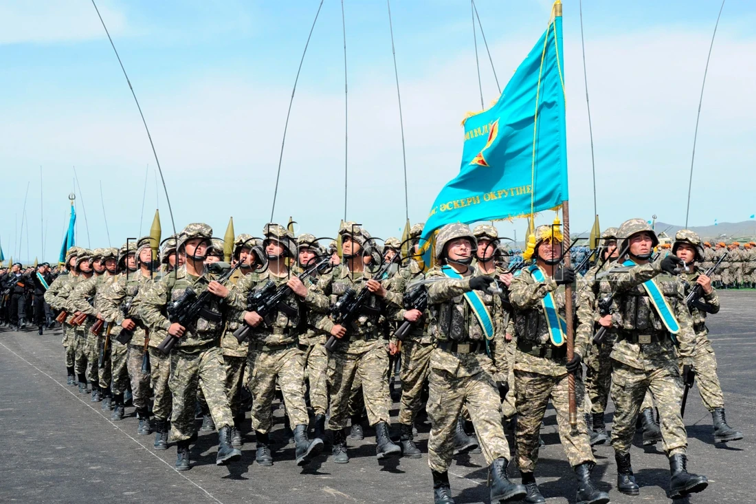 Полигондағы армия шеруі - фото 1