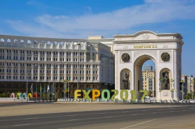 Триумфальная арка «Мәңгілік ел» - фото