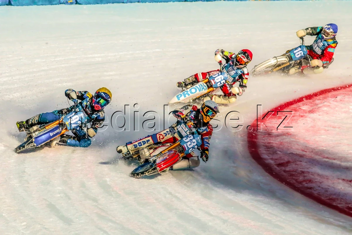 Мұз үстіндегі спидвей - фото 1