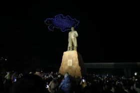 Қазақстан Республикасы күніне орай олар отшашуды атып, дрон шоуын көрсетті - фото 2