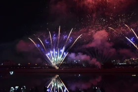 Қазақстан Республикасы күніне орай олар отшашуды атып, дрон шоуын көрсетті - фото 6