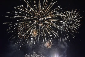 Қазақстан Республикасы күніне орай олар отшашуды атып, дрон шоуын көрсетті - фото 9