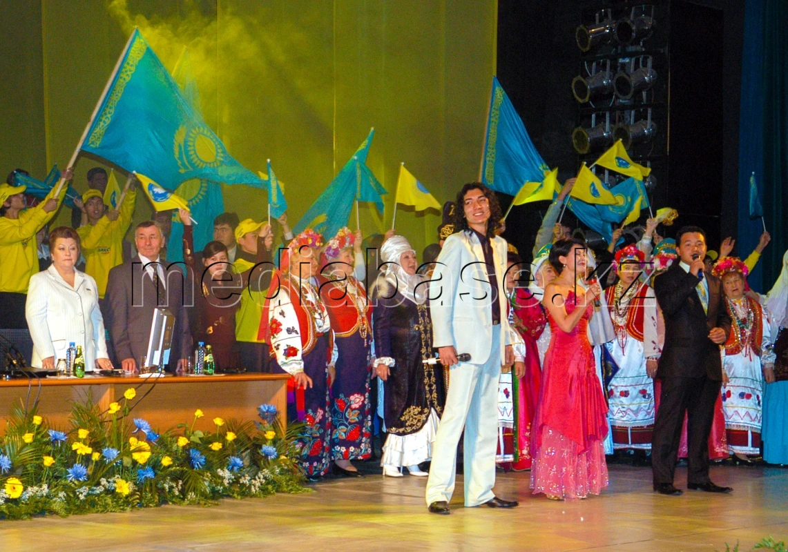 2000 жылдардағы Қазақстан халқы Ассамблеясы - фото 1