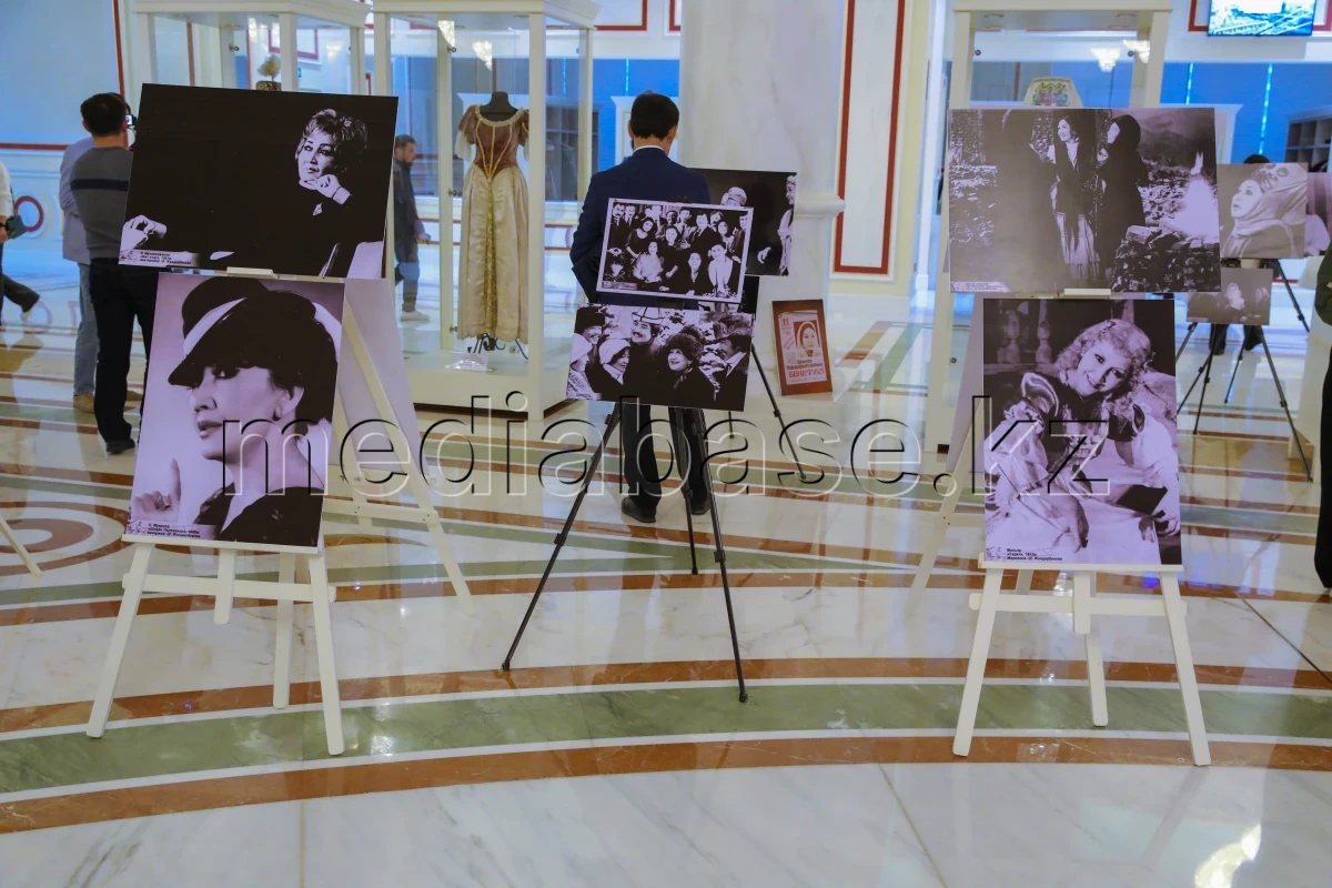 Театр көрмесі - фото 1