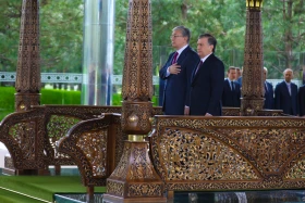 Қазақстан Президенті Қасым-Жомарт Тоқаев Өзбекстанға ресми сапармен келді - фото 12