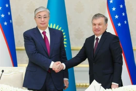 Қазақстан Президенті Қасым-Жомарт Тоқаев Өзбекстанға ресми сапармен келді - фото 16
