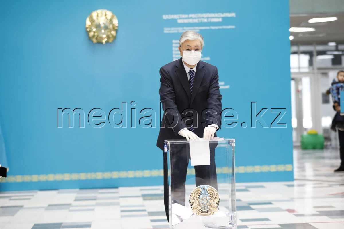 Kassym-Jomart Tokayev voted in the Majilis parliamentary elections - photo 1