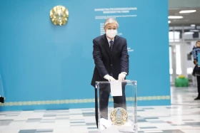 Қасым-Жомарт Тоқаев парламент мәжілісіне сайлауда дауыс берді - фото 1