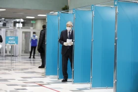 Kassym-Jomart Tokayev voted in the Majilis parliamentary elections - photo 3