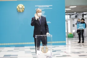 Kassym-Jomart Tokayev voted in the Majilis parliamentary elections - photo 6