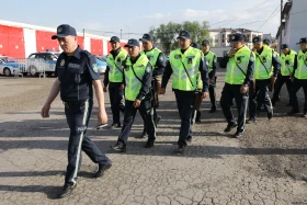 Елордалық полицейлер қауіпсіздік пен тәртіпті қамтамасыз ете отырып, қала көшелерін күзетуде - фото 18