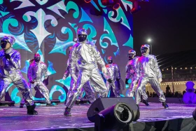 Астананың бас шыршасы жағылды - фото 2