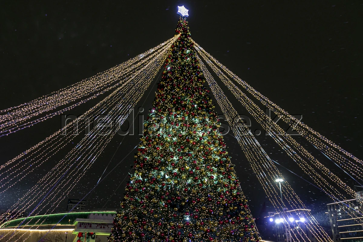 Астананың бас шыршасы жағылды - фото 1