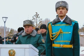 Аты аңызға айналған Иван Панфилов пен Бауыржан Момышұлының ескерткіштеріне гүл шоқтары қойылды - фото 2