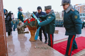 Аты аңызға айналған Иван Панфилов пен Бауыржан Момышұлының ескерткіштеріне гүл шоқтары қойылды - фото 15