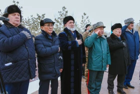 Аты аңызға айналған Иван Панфилов пен Бауыржан Момышұлының ескерткіштеріне гүл шоқтары қойылды - фото 19