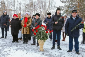 Аты аңызға айналған Иван Панфилов пен Бауыржан Момышұлының ескерткіштеріне гүл шоқтары қойылды - фото 28