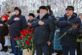 Аты аңызға айналған Иван Панфилов пен Бауыржан Момышұлының ескерткіштеріне гүл шоқтары қойылды - фото 30