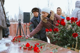 Аты аңызға айналған Иван Панфилов пен Бауыржан Момышұлының ескерткіштеріне гүл шоқтары қойылды - фото 31