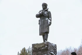 Аты аңызға айналған Иван Панфилов пен Бауыржан Момышұлының ескерткіштеріне гүл шоқтары қойылды - фото 33