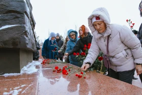 Аты аңызға айналған Иван Панфилов пен Бауыржан Момышұлының ескерткіштеріне гүл шоқтары қойылды - фото 34