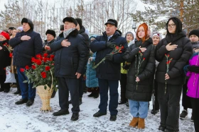 Аты аңызға айналған Иван Панфилов пен Бауыржан Момышұлының ескерткіштеріне гүл шоқтары қойылды - фото 38