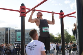 В Астане завершился спортивный фестиваль Tartyl Fest 2022 по подтягиванию на турнике - фото 1