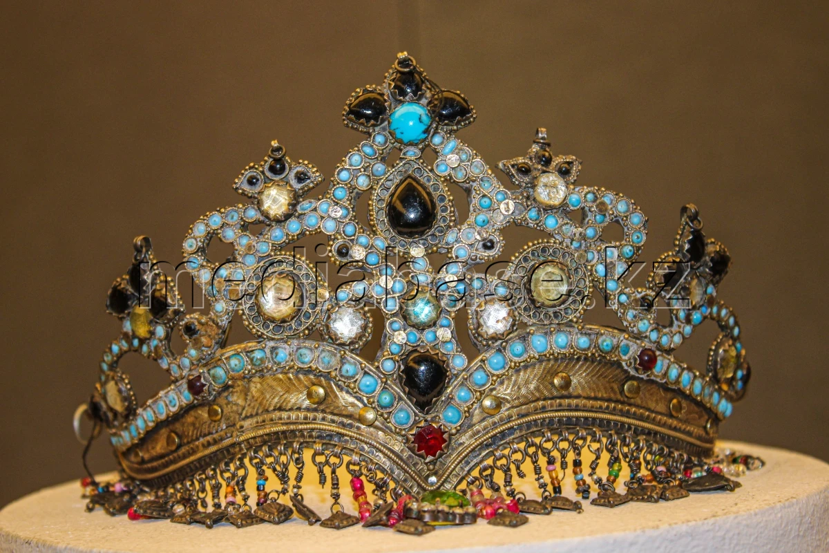 Ювелирные изделия казахов разных времен - фото 1