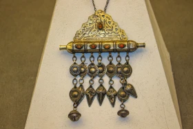 Ювелирные изделия казахов разных времен - фото 20