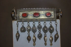 Ювелирные изделия казахов разных времен - фото 44