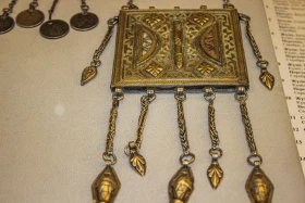 Ювелирные изделия казахов разных времен - фото 45