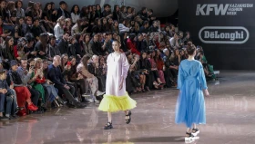 Дизайнеры представляют свои коллекции на неделе моды в Алматы - фото 1