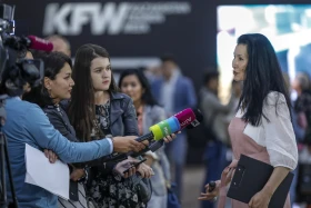 Дизайнеры представляют свои коллекции на неделе моды в Алматы - фото 4