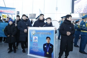 Жители Астаны торжественно встретили национальную сборную по шорт-треку - фото 17