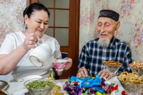 Президент Телерадиокешені соғыс ардагері Жақан Сейсебаевты ғасыр жасымен құттықтады - фото 2