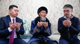 Президент Телерадиокешені соғыс ардагері Жақан Сейсебаевты ғасыр жасымен құттықтады - фото 5