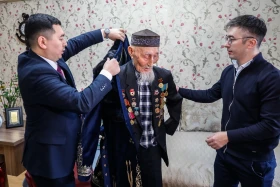 Президент Телерадиокешені соғыс ардагері Жақан Сейсебаевты ғасыр жасымен құттықтады - фото 8