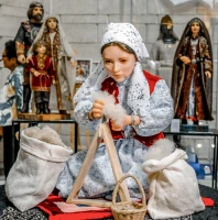 Шығыстан Батысқа дейін: Алматыда коллекциялық қуыршақтардың 140-тан астам үлгісі көрсетілді - фото 5