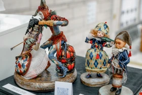 Шығыстан Батысқа дейін: Алматыда коллекциялық қуыршақтардың 140-тан астам үлгісі көрсетілді - фото 10