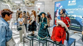 Шығыстан Батысқа дейін: Алматыда коллекциялық қуыршақтардың 140-тан астам үлгісі көрсетілді - фото 15