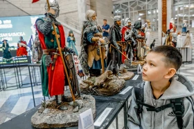 Шығыстан Батысқа дейін: Алматыда коллекциялық қуыршақтардың 140-тан астам үлгісі көрсетілді - фото 16