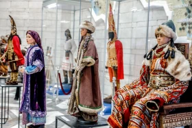 Шығыстан Батысқа дейін: Алматыда коллекциялық қуыршақтардың 140-тан астам үлгісі көрсетілді - фото 17