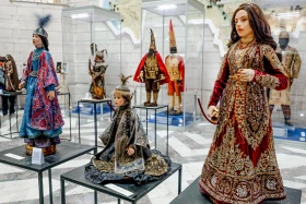 Шығыстан Батысқа дейін: Алматыда коллекциялық қуыршақтардың 140-тан астам үлгісі көрсетілді - фото 19