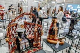 Шығыстан Батысқа дейін: Алматыда коллекциялық қуыршақтардың 140-тан астам үлгісі көрсетілді - фото 20