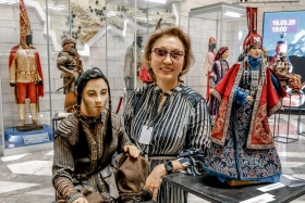 Шығыстан Батысқа дейін: Алматыда коллекциялық қуыршақтардың 140-тан астам үлгісі көрсетілді - фото 21